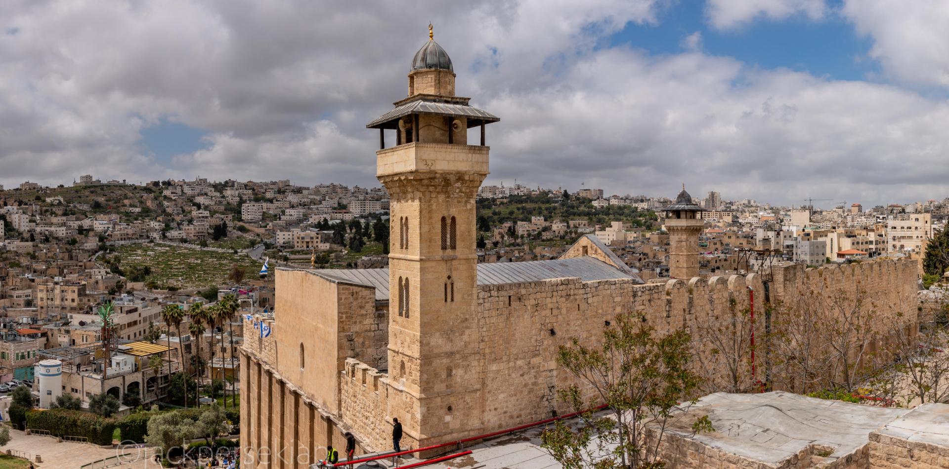 سلطات الاحتلال تضع أقفالا على جميع أبواب غرف الحرم الإبراهيمي