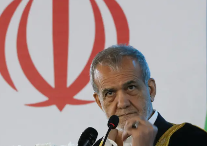 الرئيس الإيراني: سندافع عن حقنا النووي ولن نرضخ للضغوط