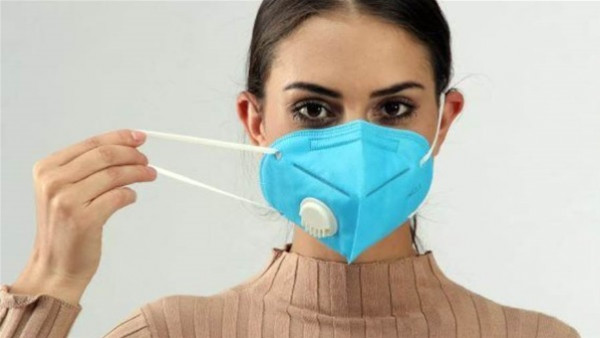 بشرة خير ..  دولة تدعوا مواطنيها المحصنين لنزع الكمامة