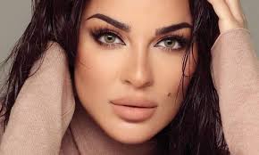بالفيديو  ..  نادين نجيم" و ابنتها تٌشعلان مواقع التواصل  ..  "هيك منسهر عند ماما"