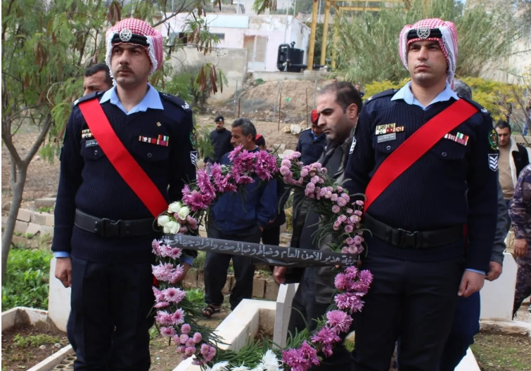 الأمن يُشارك بتشييع جثمان العقيد المتقاعد الشلول