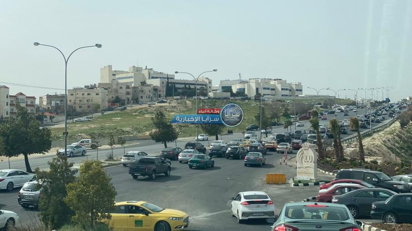 بالصور  ..  أزمة سير خانقة في العاصمة عمان 