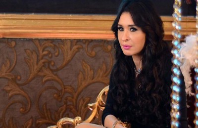 الراقصة دينا ترفع دعوى ضد الاعلامي تامر امين لانه أهان كرامتها