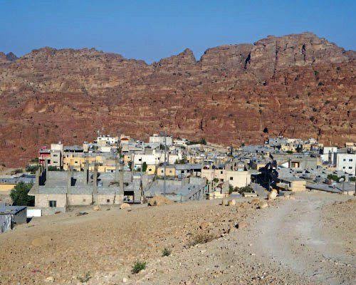 قطع الكهرباء عن منازل مواطنين بقرية أم صيحون بلواء البترا ..  ومطالبات بشمولهم بحزم أمان مجتمعية 