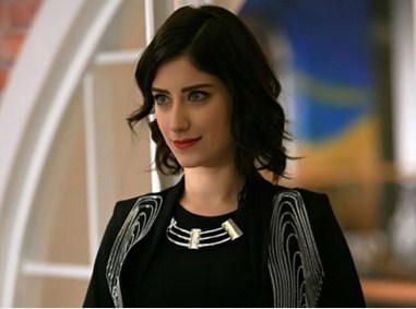 هازال كايا تطير مع حبيبها إلى أمريكا