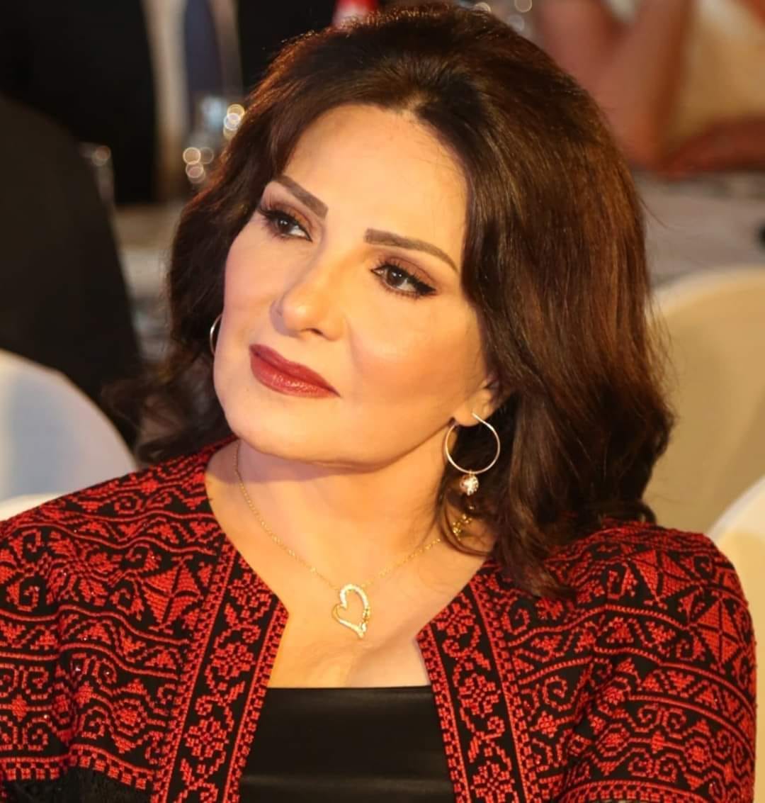 عبير عيسى: "لا أريد أن أصل إلى مرحلة آكل فيها رغيف الخبز فقط".