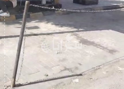 مواطنون يشتكون من وضع "جنازير" لمنع المركبات من الاصطفاف أمام مطاعم في جرش  ..  فيديو 