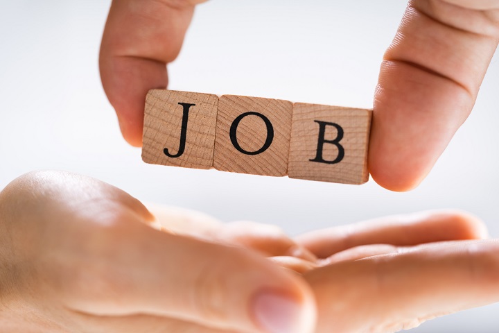 الإعلان عن وظائف شاغرة ودعوة آخرين لإجراء المقابلة الشخصية - أسماء 