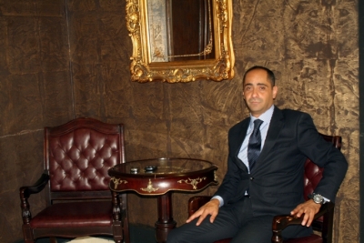 مجهولون يحطمون سيارة الزميل المحتسب