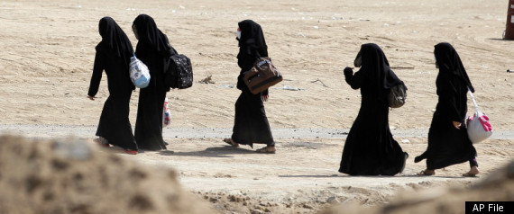 مواقع إباحية تنسخ صور فتيات بمواقع التواصل وتعنونها بـ"بنات الخليج"