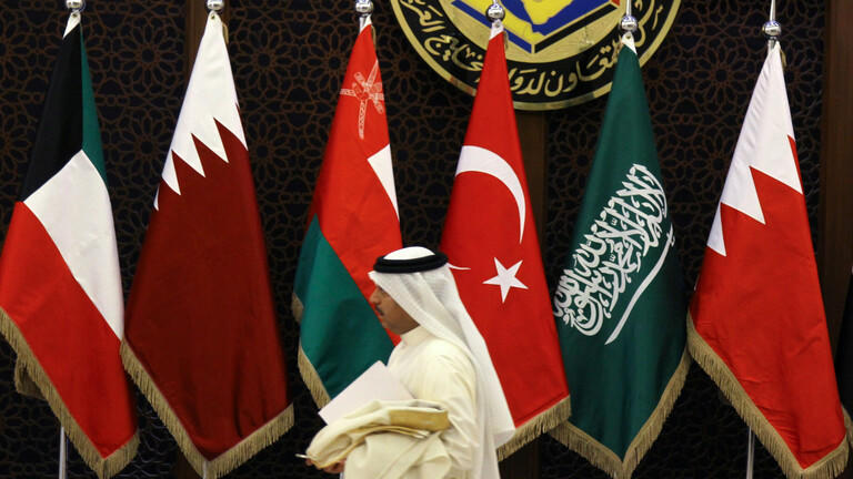 الكويت تقود وساطة جديدة لرأب الصدع الخليجي