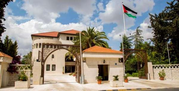 بالاسماء  .. إحالات إلى التقاعد وإنهاء خدمات موظفين حكوميين 