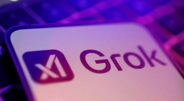 منصة إكس تحقق في منشورات مسيئة لروبوت الدردشة غروك