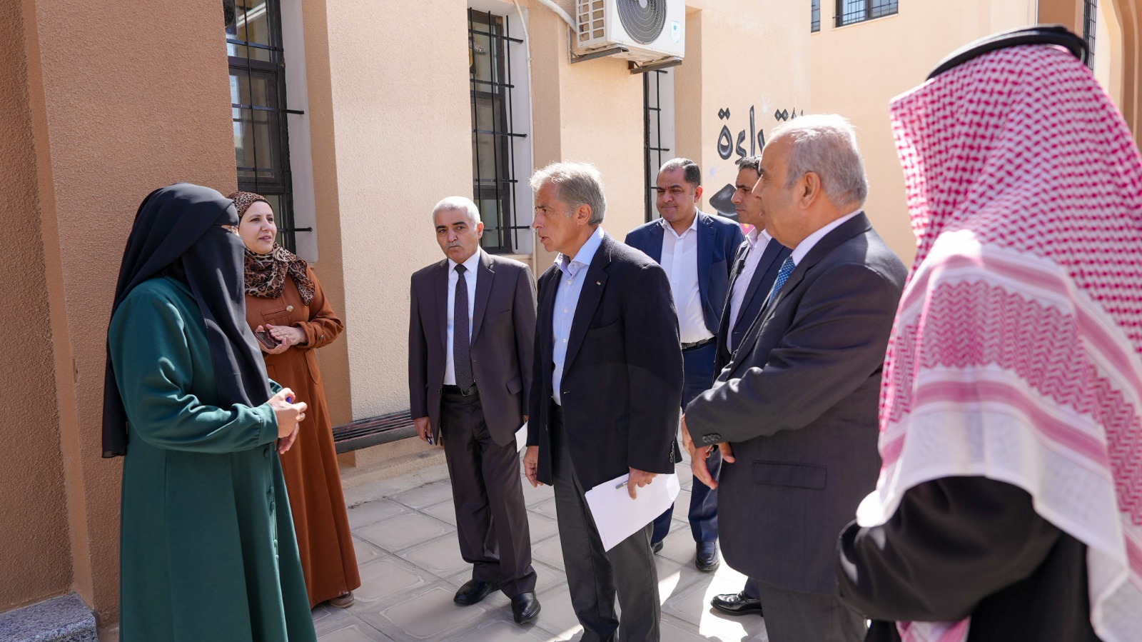 رئيس الوزراء يتفقد سبعة مواقع في معان والكرك والأغوار الجنوبية