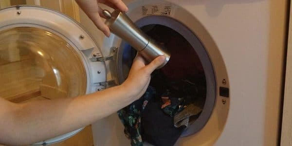 ماذا يحدث عند اضافة الفلفل الاسود والملح الى ملابس ؟