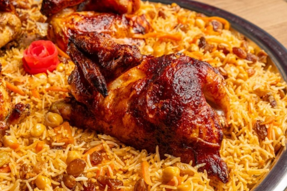 جربي الأرز البخاري بالدجاج بنكهاته المميزة على طريقة