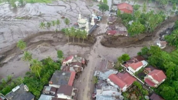 ارتفاع حصيلة فيضانات إندونيسيا إلى 200 قتيل