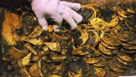 بالتفاصيل .. ما قصة الطفلة التي اكتشف في قبرها 17 كيلو ذهب!