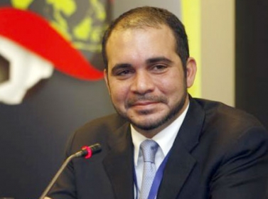 الأجهزة الفنية والإدارية لمنتخب الكرة تشيد بدعم الأمير علي