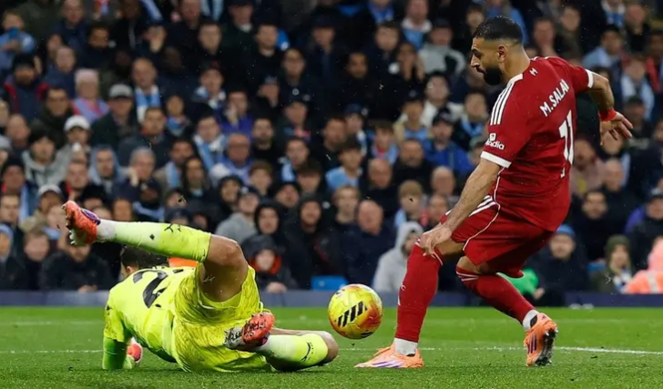 كاراغر من جديد: "مجاملة" ليفربول لصلاح يجب أن تنتهي فوراً