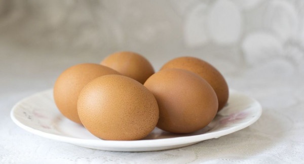 هذه الأسباب التي تمنع حفظ البيض في بوابة الثلاجة  