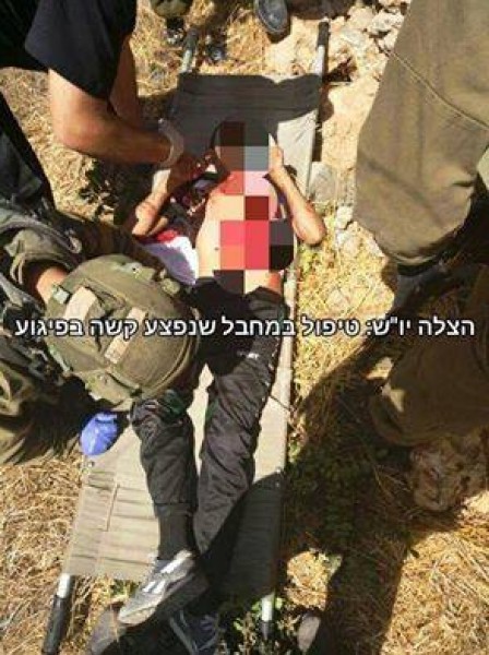 بالصور  ..  اصابة طفل فلسطيني بالرصاص بزعم محاولته تنفيذ عملية طعن بالخليل