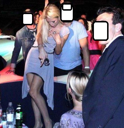 نائب يهدد زميله بصورة فاضحة له مع فتاة أوكرانية شقراء اثناء قضاء إجازته في احدى الدول