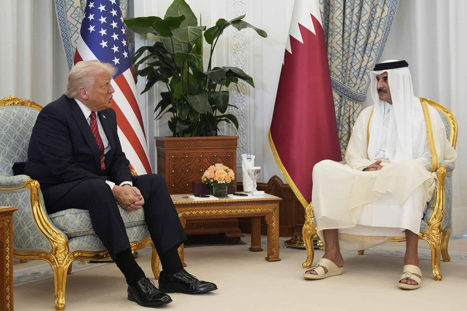 الديوان الأميري القطري: أمير قطر تلقى اتصالًا من الرئيس الأميركي يؤكد تضامنه وإدانته للهجوم على قاعدة العديد