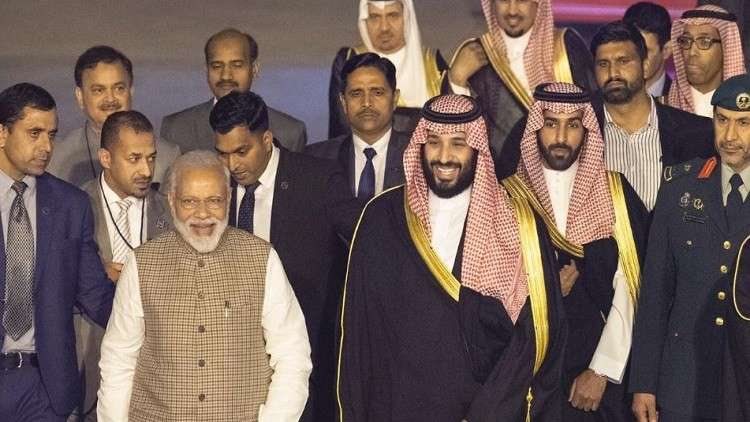 بالفيديو :رئيس وزراء الهند يخرج عن البروتوكول خلال استقبال ولي العهد السعودي 