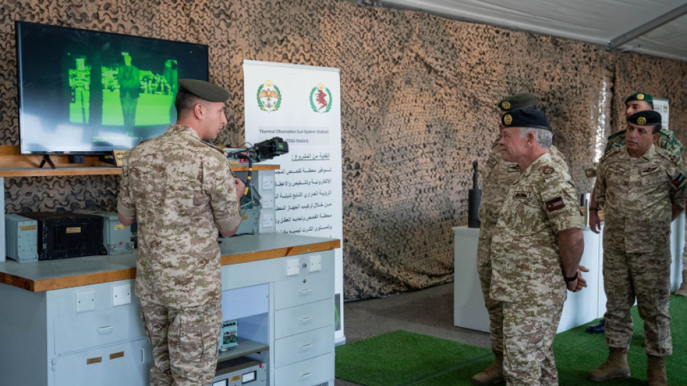  الملك يشيد بجهود القوات المسلحة الأردنية في حماية حدود الوطن وصون مقدراته 