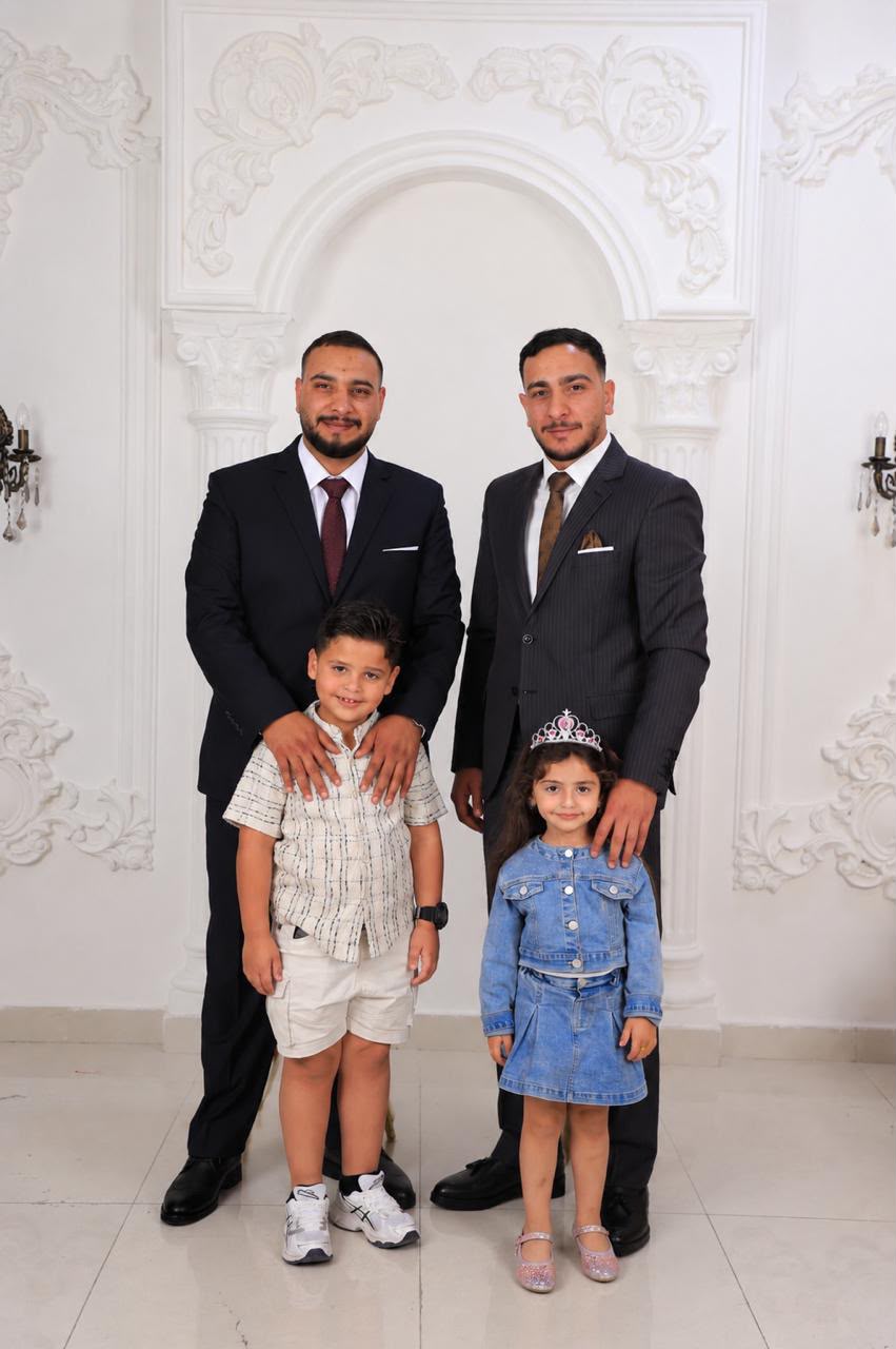  الفيصل وصوفيا سامر عبيدات يهنئان خالد وصلاح الجباهين بمناسبة تخرجهما من جامعة الإسراء