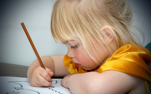 كيف تساعدين طفلك على التركيز أثناء واجباته المدرسية؟