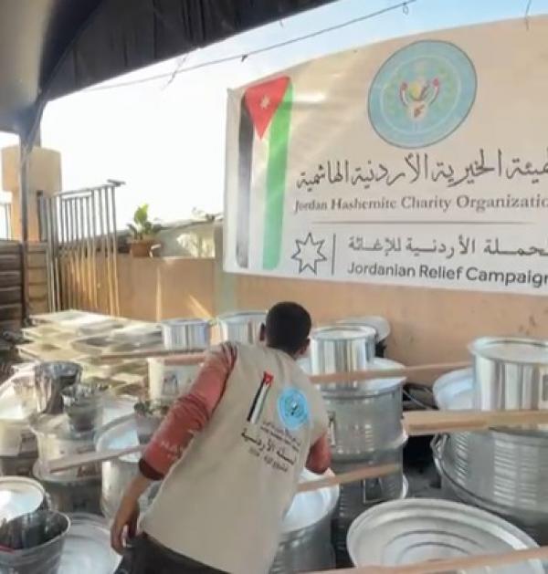 الحملة الأردنية والخيرية الهاشمية تواصلان توزيع الطعام على نازحي غزة
