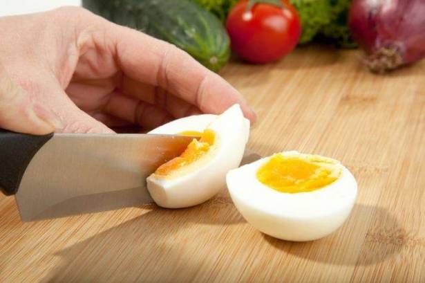 فوائد وأضرار أكل البيض في وجبة الافطار يوميًا