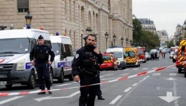 إصابة شرطي في عملية طعن بباريس