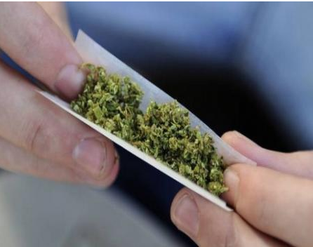 القبض على مطلوبين بتهمة المتاجرة بالحشيش في كفرنجه
