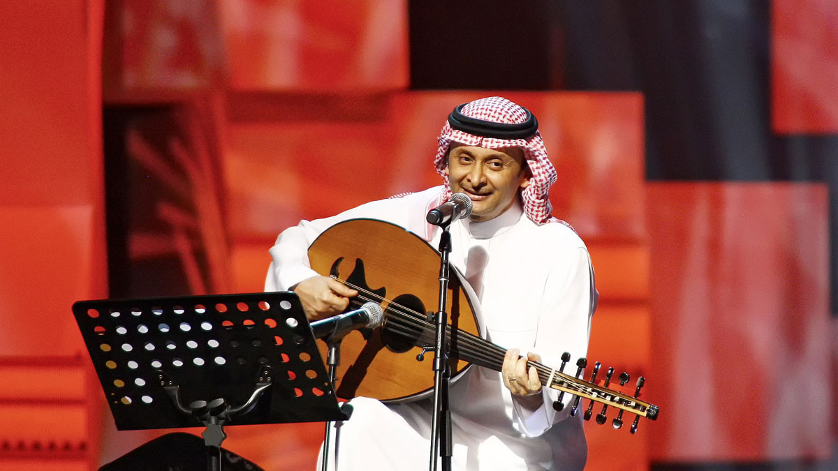 بعد غياب طويل بسبب المرض ..  ظهور غنائي نادر للفنان السعودي عبدالمجيد عبدالله