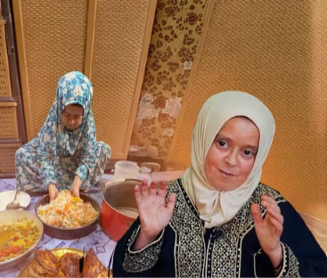 "بدي أعلم النسوان الأكل ..  في نسوان ما بعرفن يطبخن" ..  أردنية تحوّل مطبخها إلى منصة لتعليم السيدات - فيديو 