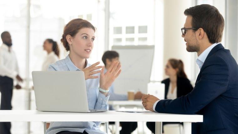قواعد إتيكيت لكسب الاحترام في مكان العمل
