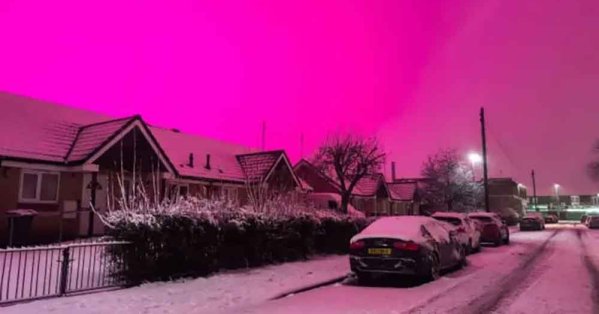 سماء بيرمنغهام تتحول إلى الوردي ليلاً وتثير الخوف بين السكان