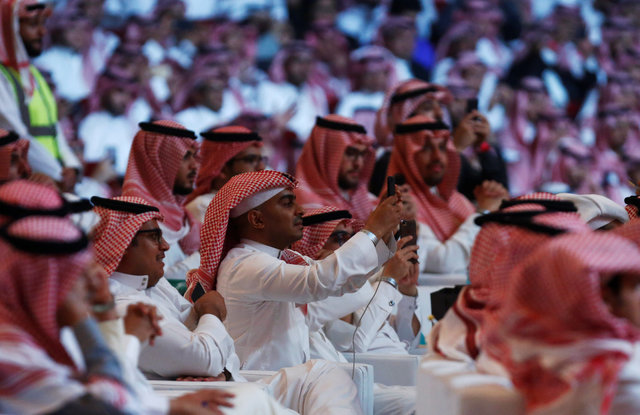 بالصور والفيديو ..  هؤلاء سبب توقف محمد عبده عن الغناء فجأة