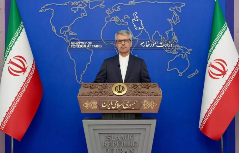 طهران تتهم واشنطن باستخدام سلاح محرم دولي ضد إيران