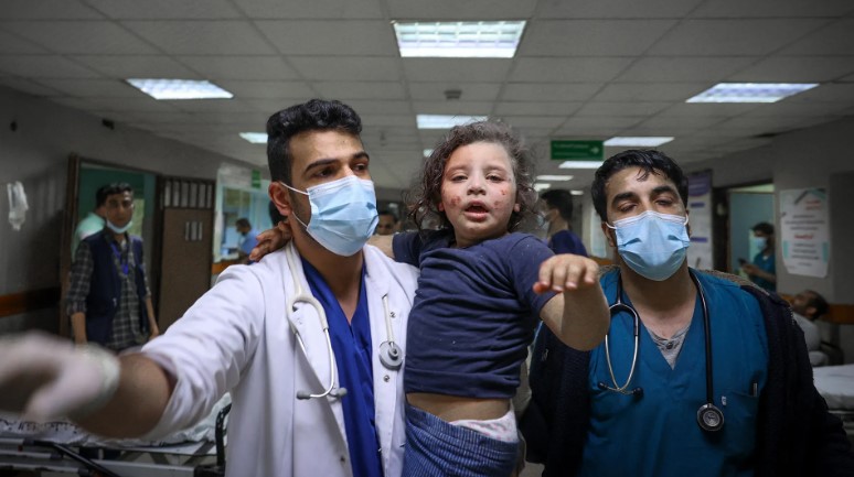 طبيب أميركي بغزة: أغلب الإصابات لأطفال وإغلاق المعابر يفاقمها