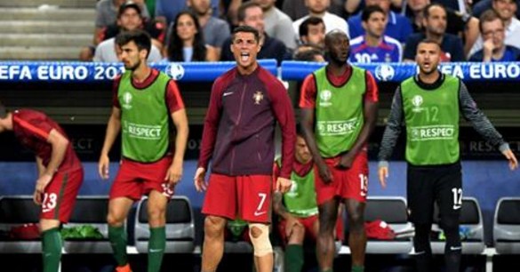 قائد حقيقي ..  تعرف على الكلمات القوية التي قالها رونالدو لزملائه بين شوطي النهائي!