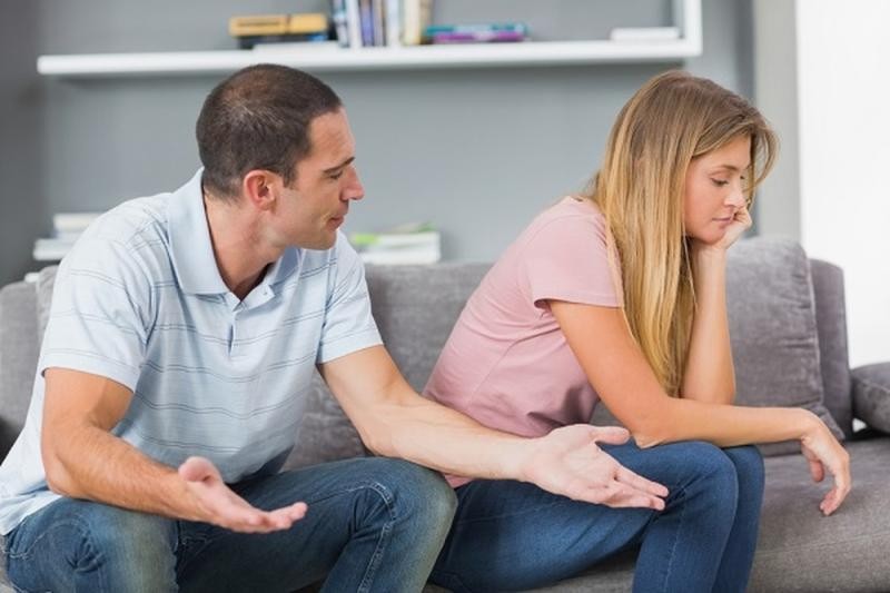 تعرفي على علامات تفرق بين الرجل البخيل والحريص 