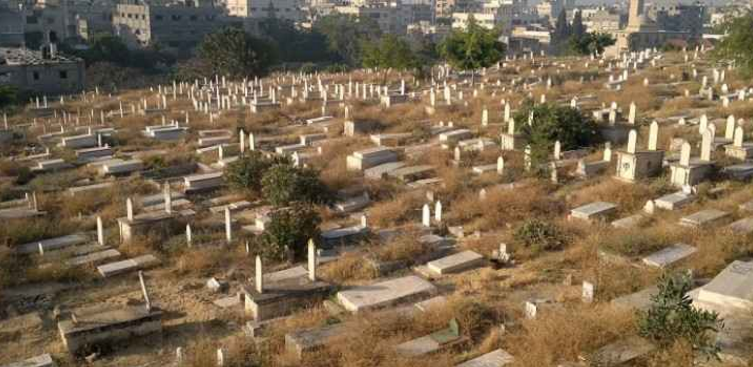 الاحتلال يكسر ابواب المقبرة الاسلامية في بيت لحم