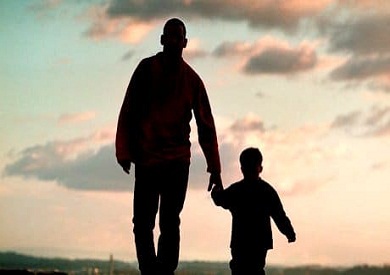 أعمل مع والدي و لا يقدر مجهودي  ..  فماذا أفعل؟