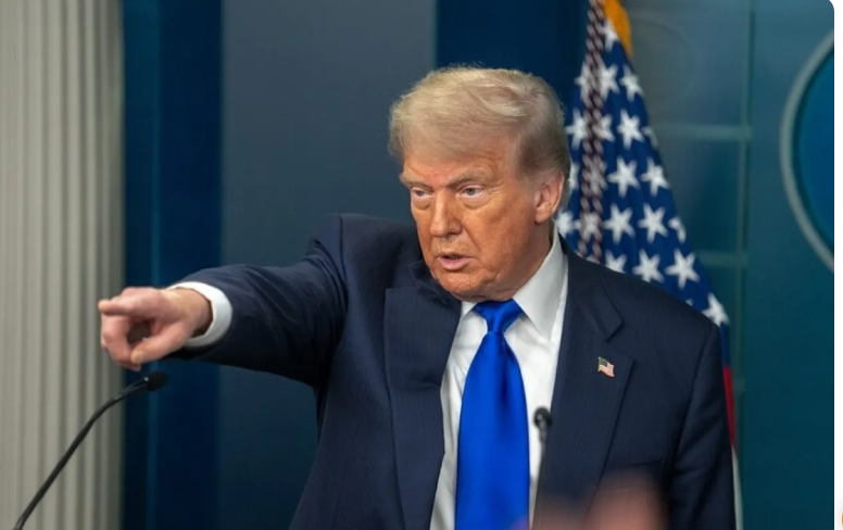 ترمب: البنتاغون والـFBI يحققان في تسريب تقارير الضربات على إيران