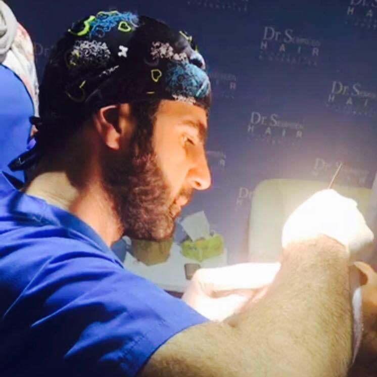 الدكتور احمد سمرين  ..  أشهر طبيب بزراعة الشعر في الأردن 
