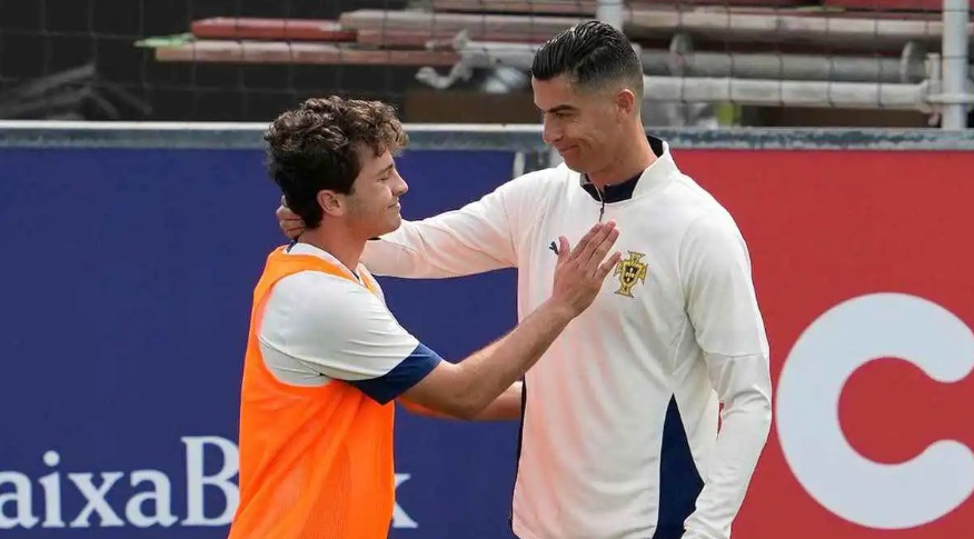 ليس رونالدو ..  جواو نيفيز يختار أفضل لاعب في الدوري السعودي ومنتخب البرتغال 